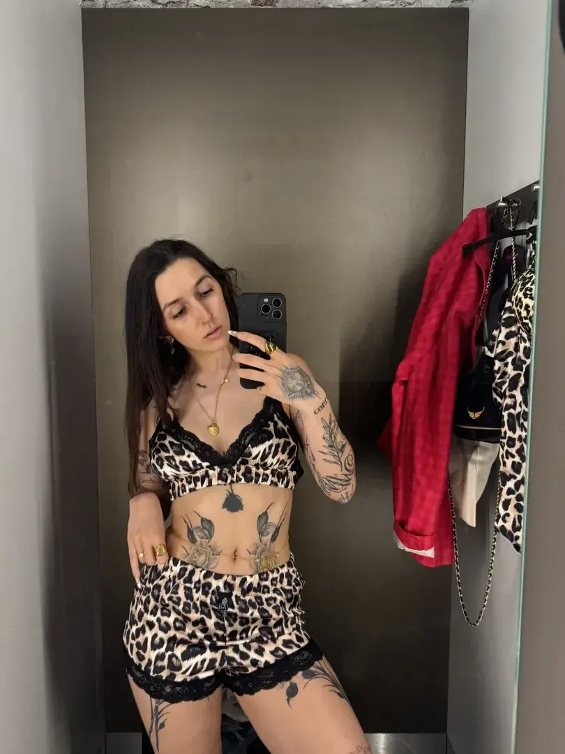 Leak & nude MYM — Savecplaisir : « Shoppingggg » (MYM)