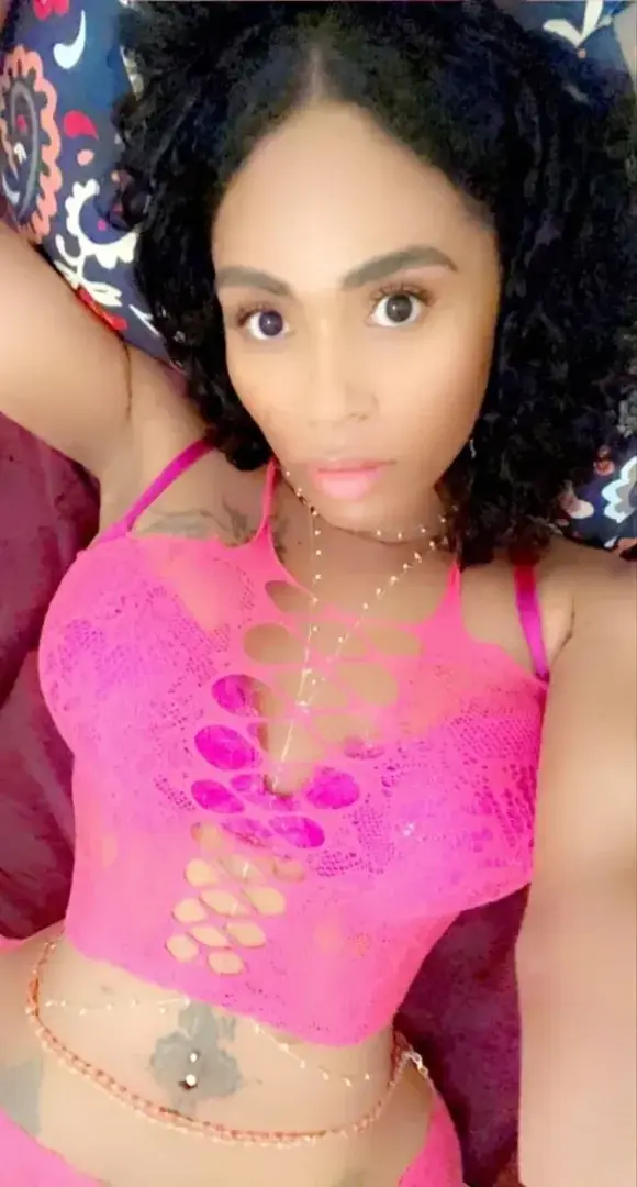 Leak public de Transmetisse — « description de la photo » (nude) sur MYM