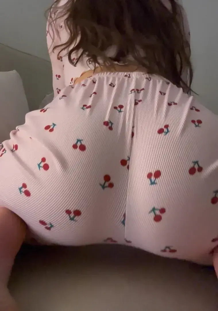 Leak & nude MYM — Sexy-porno-fontaine : « 🍒🍑 » (MYM)