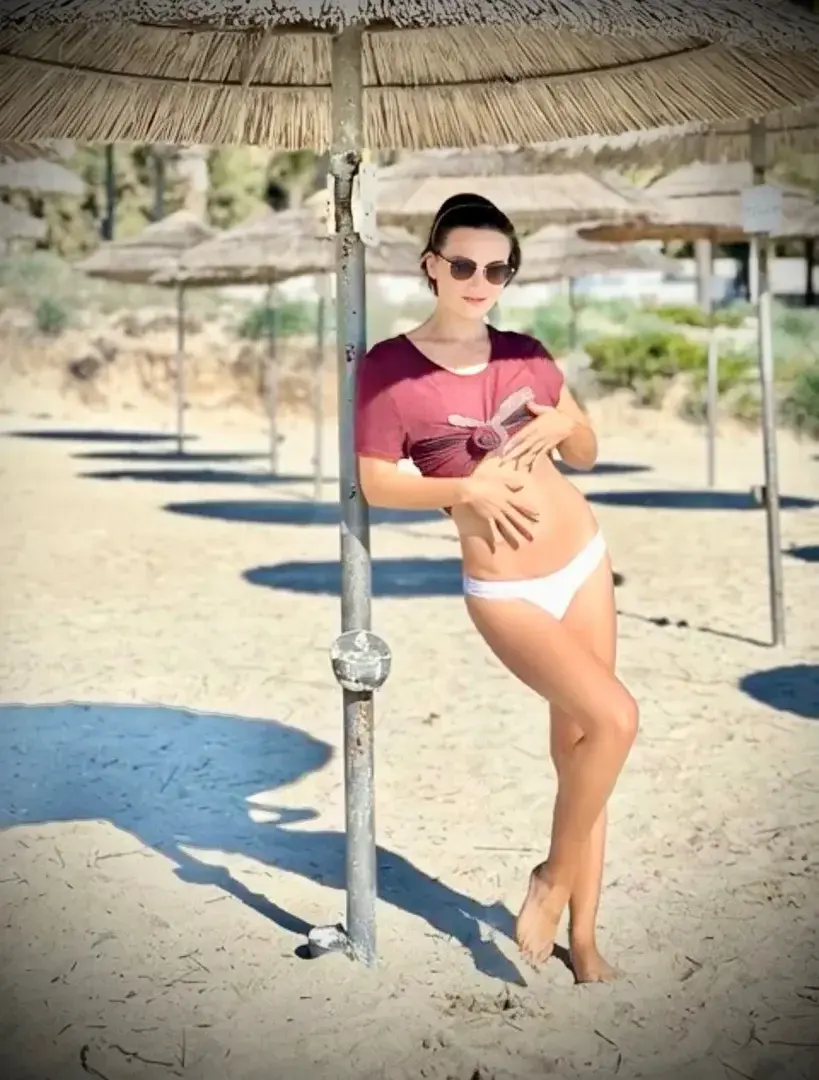 Chouette journée sur la plage .. à attirer quelques regards .. humm l discrète transparence de ma culotte