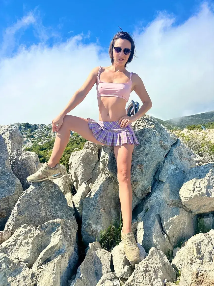 Leak & nude MYM — Sophiechoeur : « Le plein de vitamine D... et de plaisir ? 😉 » (MYM)