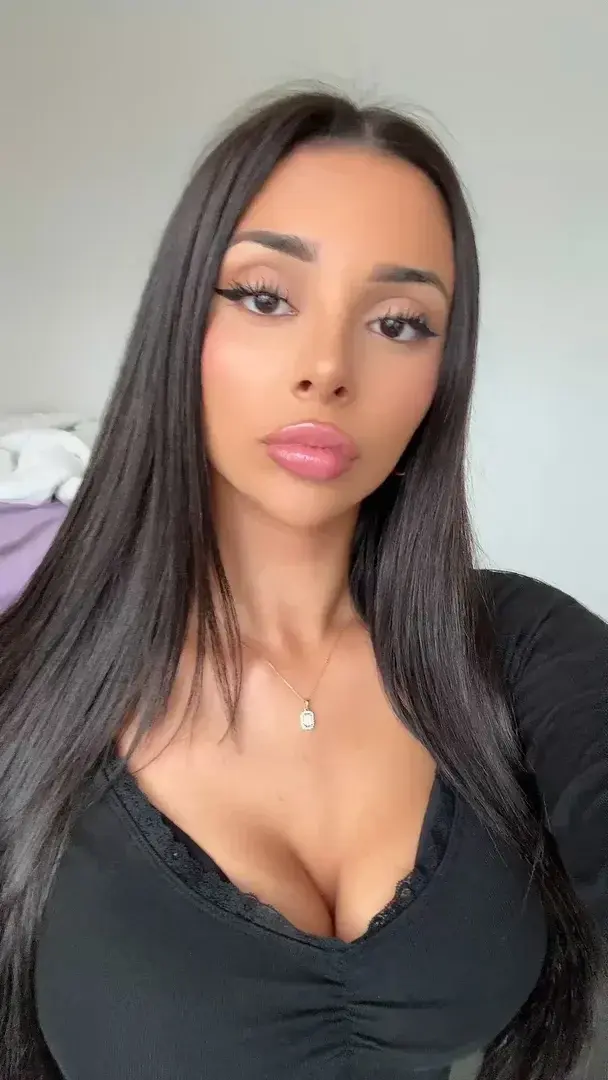 Schreib mir privat, ich beantworte jede Nachricht. 💋🔥 Nur wer zahlt, darf sehen.