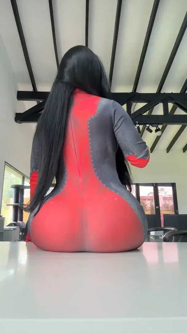 Leak public de Beuretteen — « T'aime les tenues moulantes ? 😏🌸Abo gratuit sans code 🌸 » (nude) sur MYM