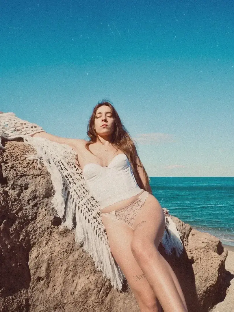Lherbebleue - Photo exclusive MYM 2 | French Modèles