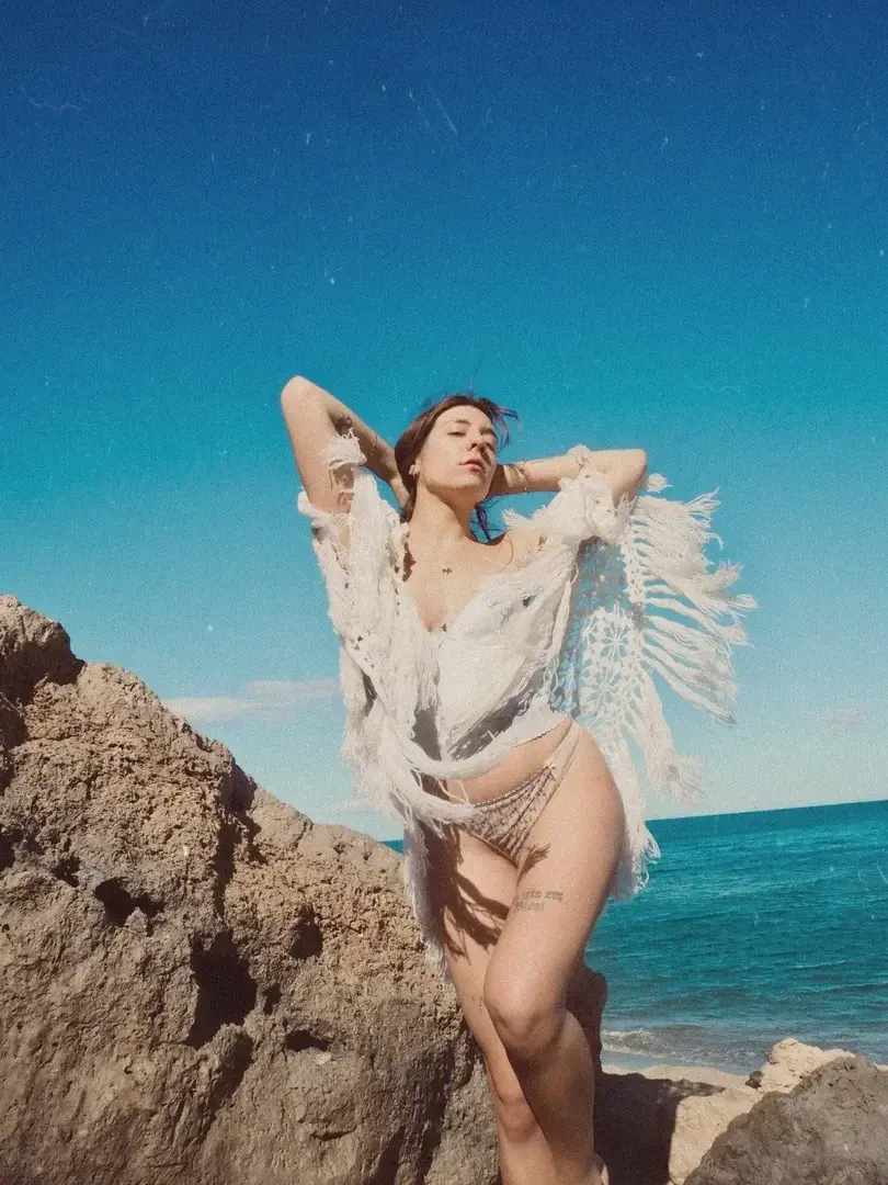 Lherbebleue - Photo exclusive MYM 1 | French Modèles