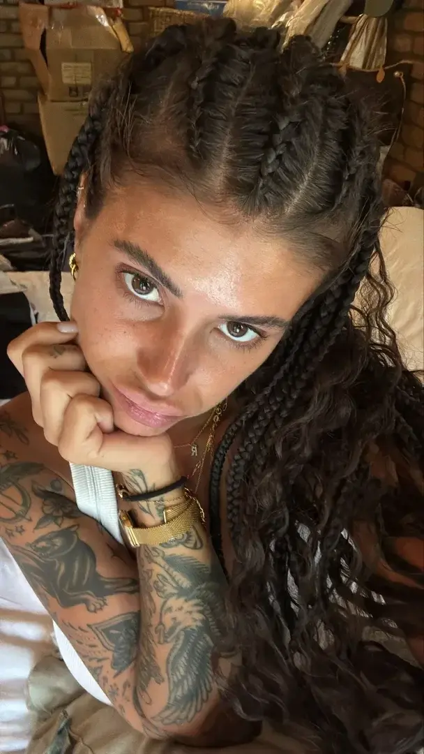 Leak public de Emiiby — « 🥺 » (nude) sur MYM