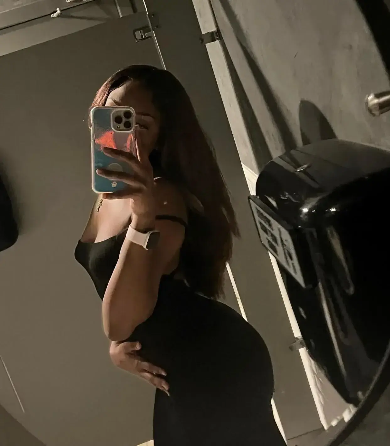 Viens on enlève cette robe ? 😘😘😘#blackgirl #nantes