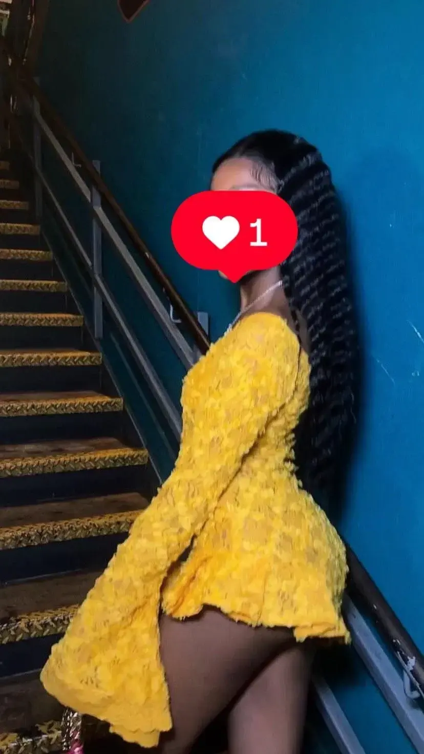 L’été est fini mais ça ne veut pas dire que je vais poster des photos couvertes 😅Car cette petite est en chaleur en permanence ❤️‍🔥