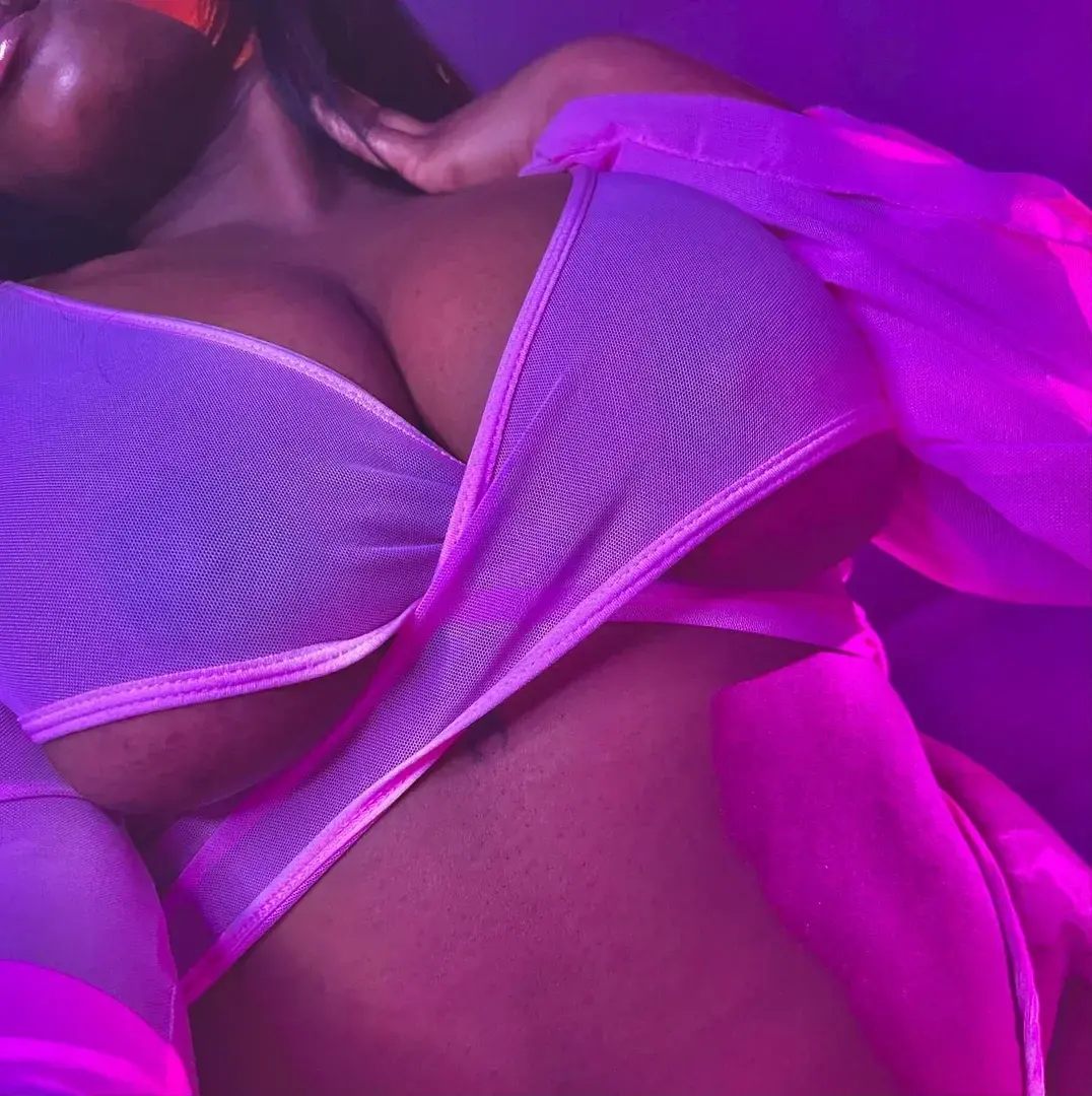 Leak & nude MYM — Thalysolior : « média » (MYM)