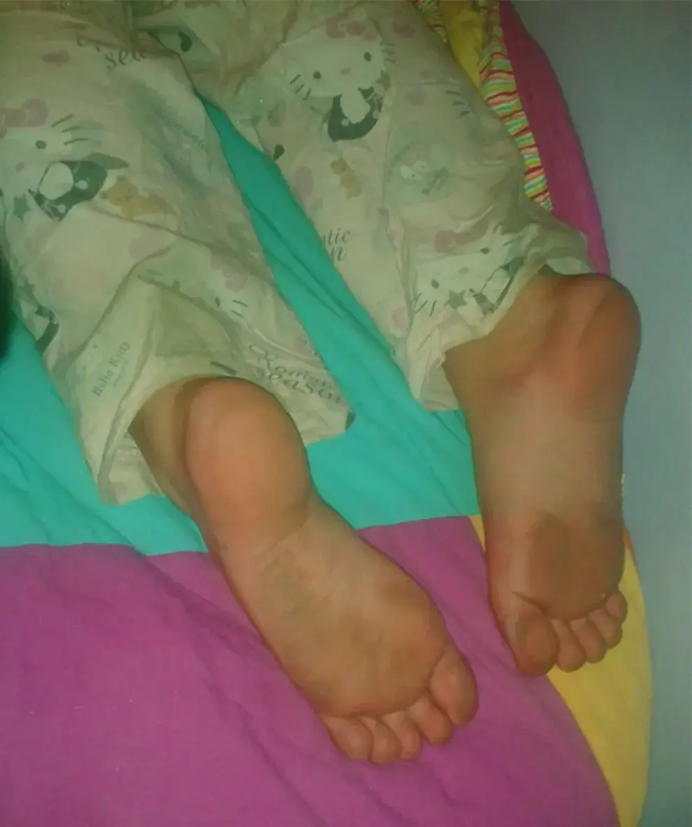 Un peu dur le réveil pour mes petits petons, je me suis endormie sans prendre ma douche 🤷♀ oupsi 👣
