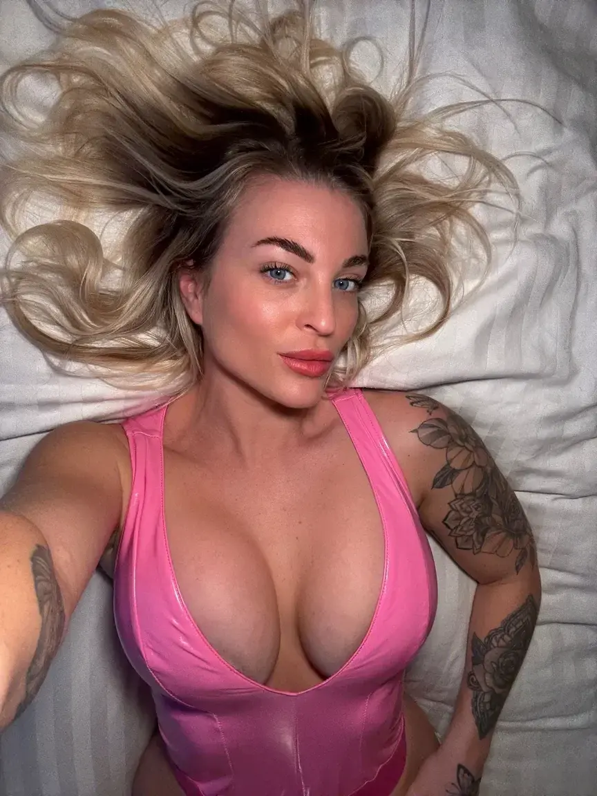 Média public — Margotdulac : « Si t’aimes les blondes avec des gros seins et des grosses fesses tu dois t'abonner! (Et c'est gratuit en plus 😋) » (MYM)