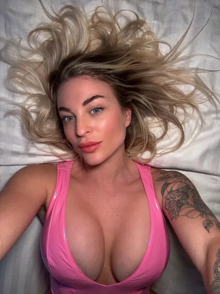 Leak public — Margotdulac : « Mon abo est gratuit à vie et sans code donc profites en 😘 » (MYM) — pas un leak