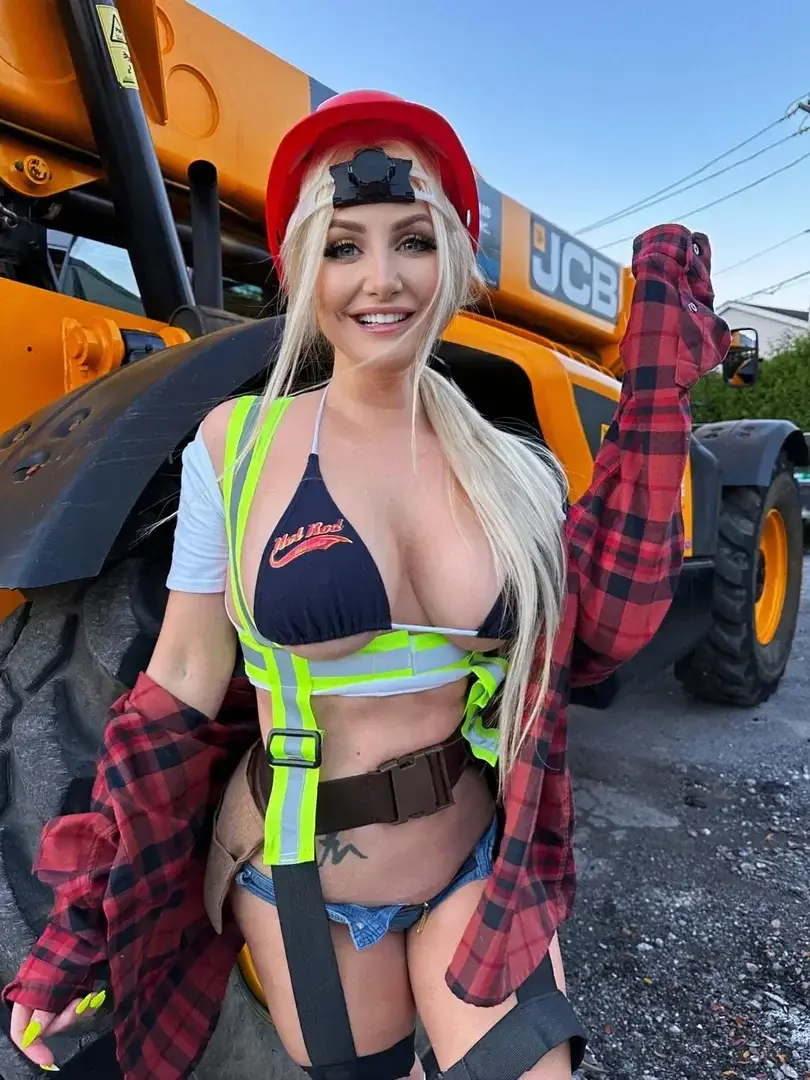 Leak public de Pomponette123 — « Il commence a faire plus froid au Québec 😜 » (nude) sur MYM