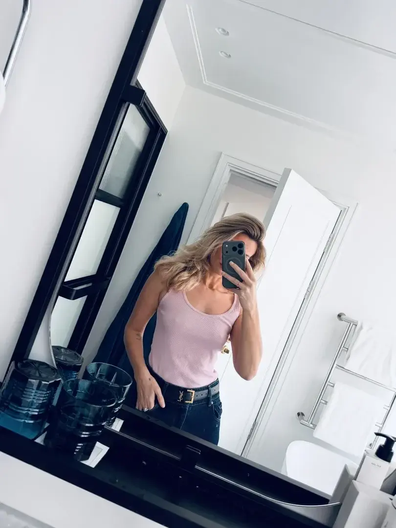 Aperçu public — Mel_adn : « 🌹 » (MYM) — pas un leak