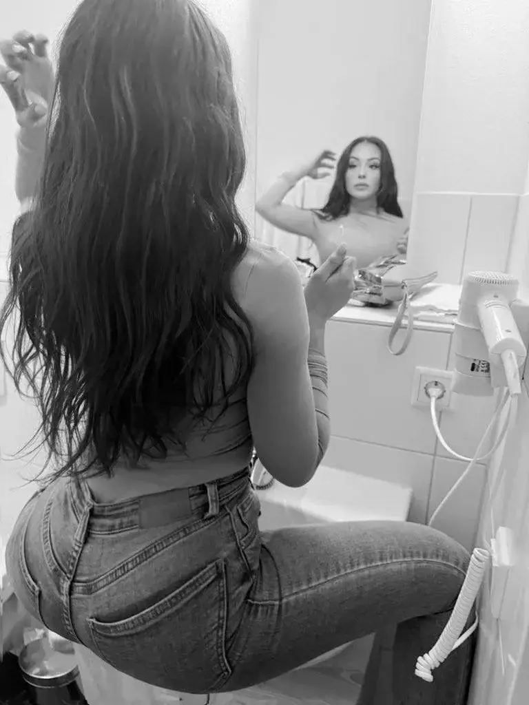 Ce soir je suis gratuite pour mes bb préférés ❤️