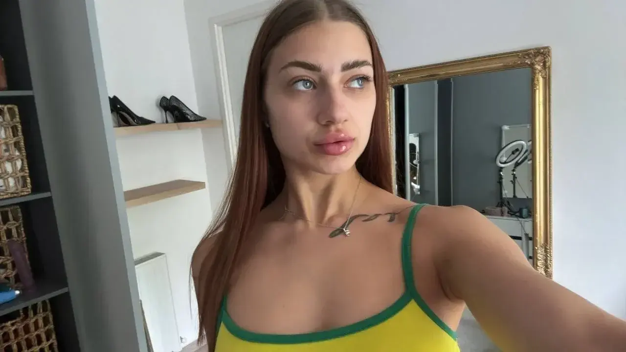 Leak public de Emmasauvages — « Abonne c’est GRATUIT et sans code )) » (nude) sur MYM