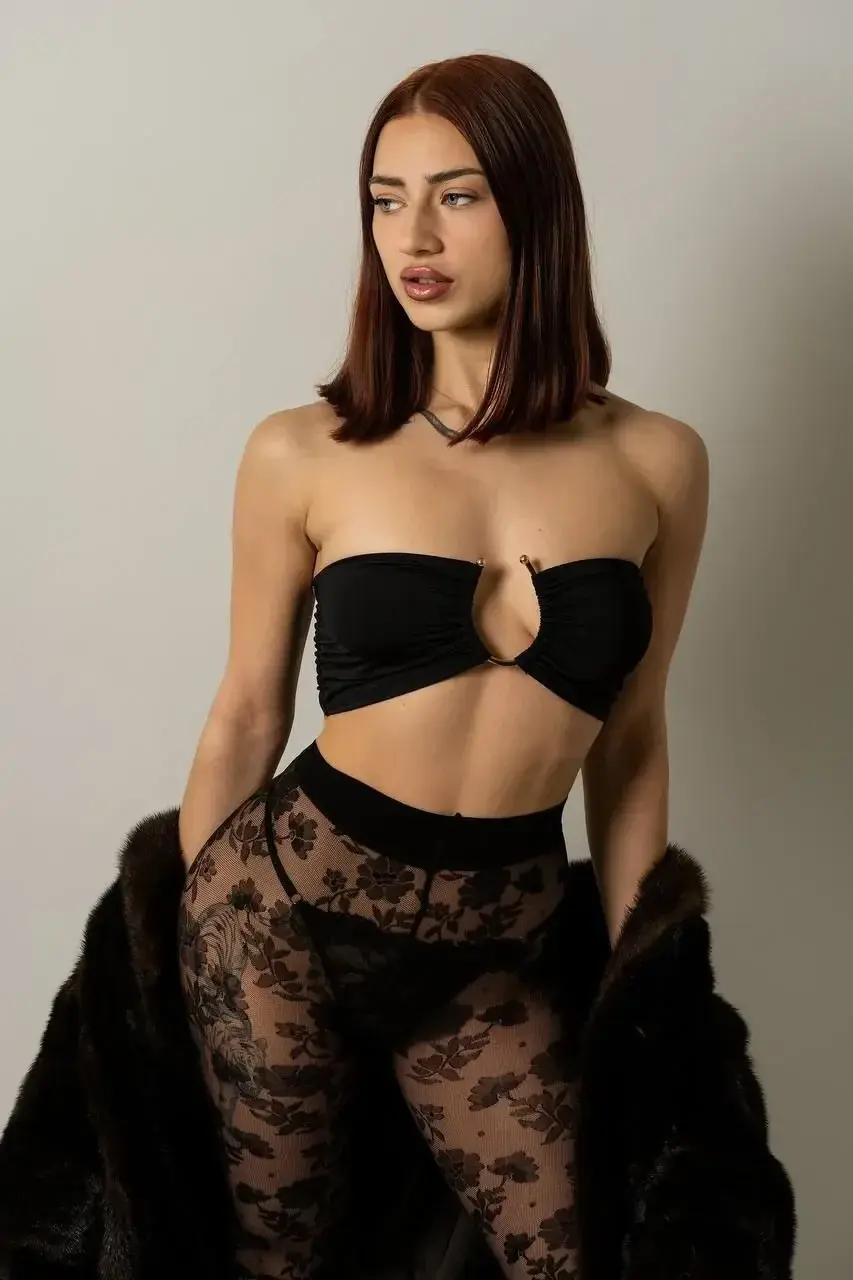 Leak public de Emmasauvages — « Coucou moi c’est Emma ) mon abonnement est gratuit et sans code ) viens vite me rejoindre )) » (nude) sur MYM