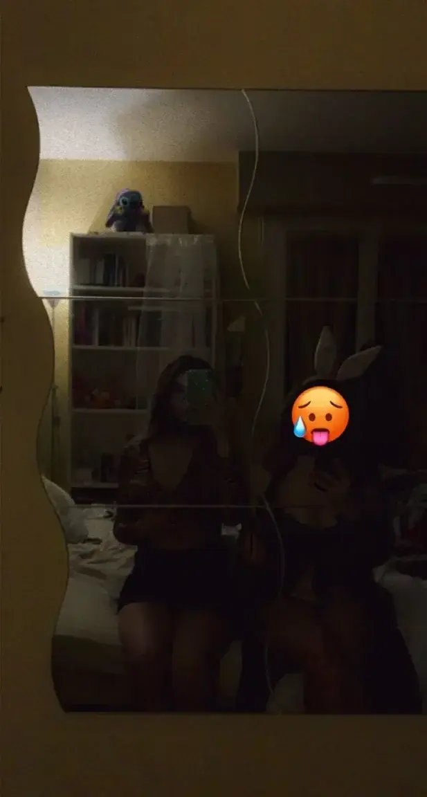 Leak & nude MYM — jmenbatslesboobs_ : « 🥰👀 @elenacarlyle » (MYM)