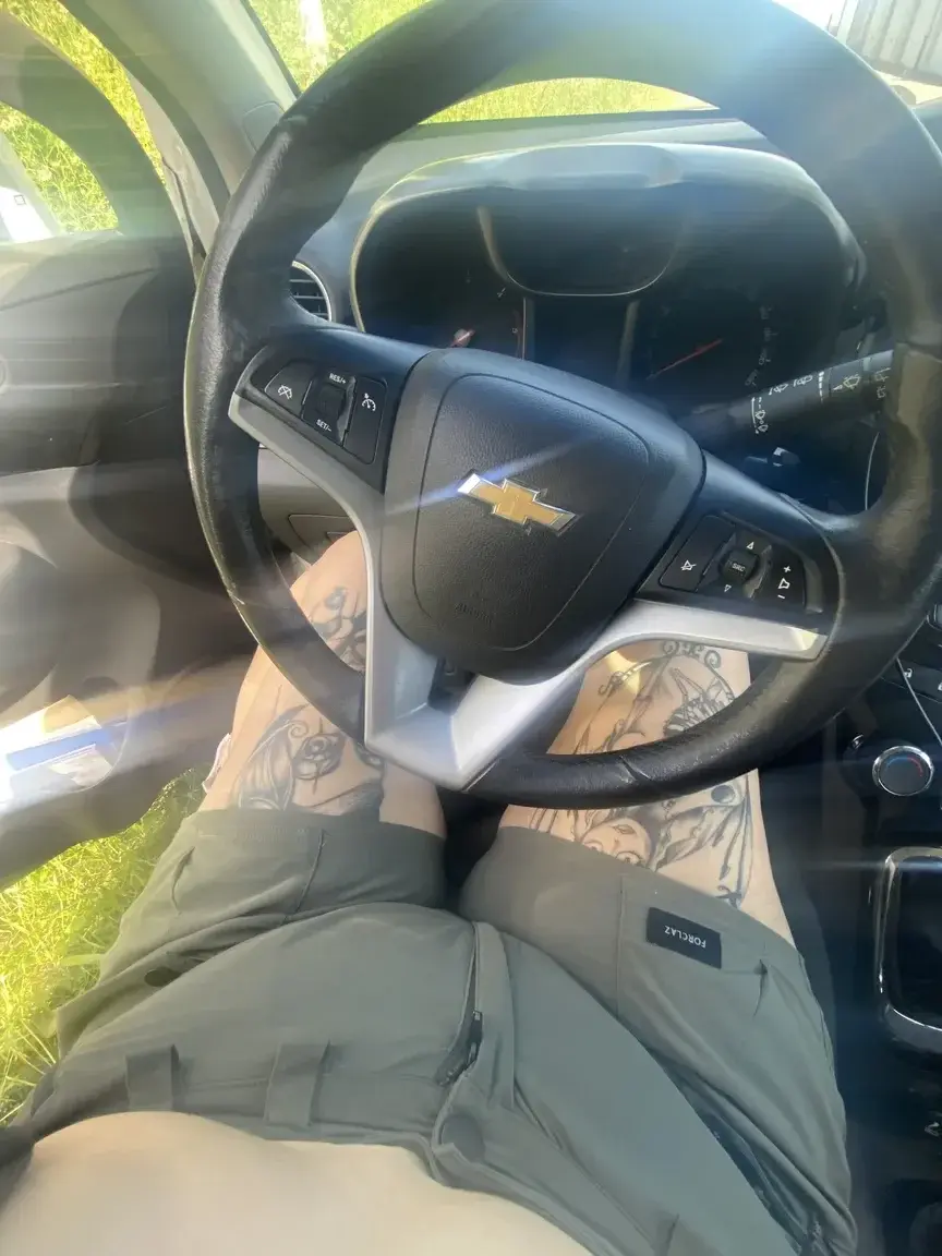 Envie de me voir sein nue dans la voiture en train de conduire ?