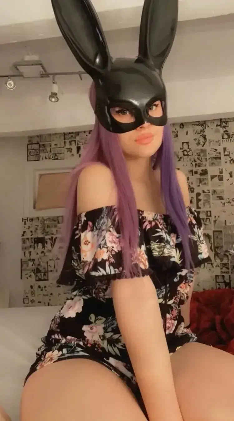 Leak public de Adelia_rabbit — « Si tu vois cette photo , ca veut dire que tu es a moi! 😈 » (nude) sur MYM