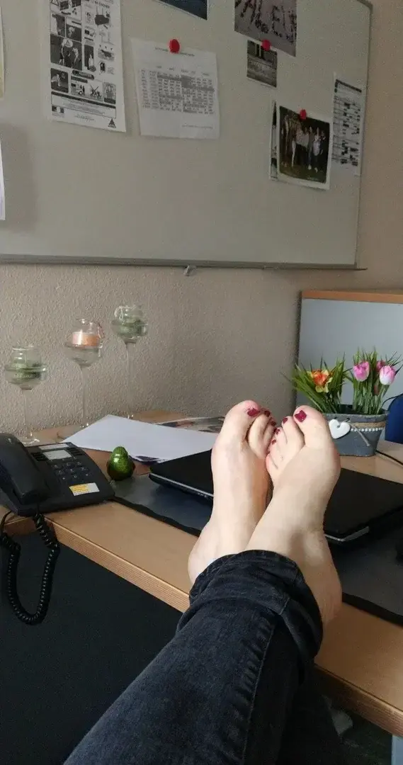 Leak & nude 1 — Pieds_pr_fetichiste_soumis