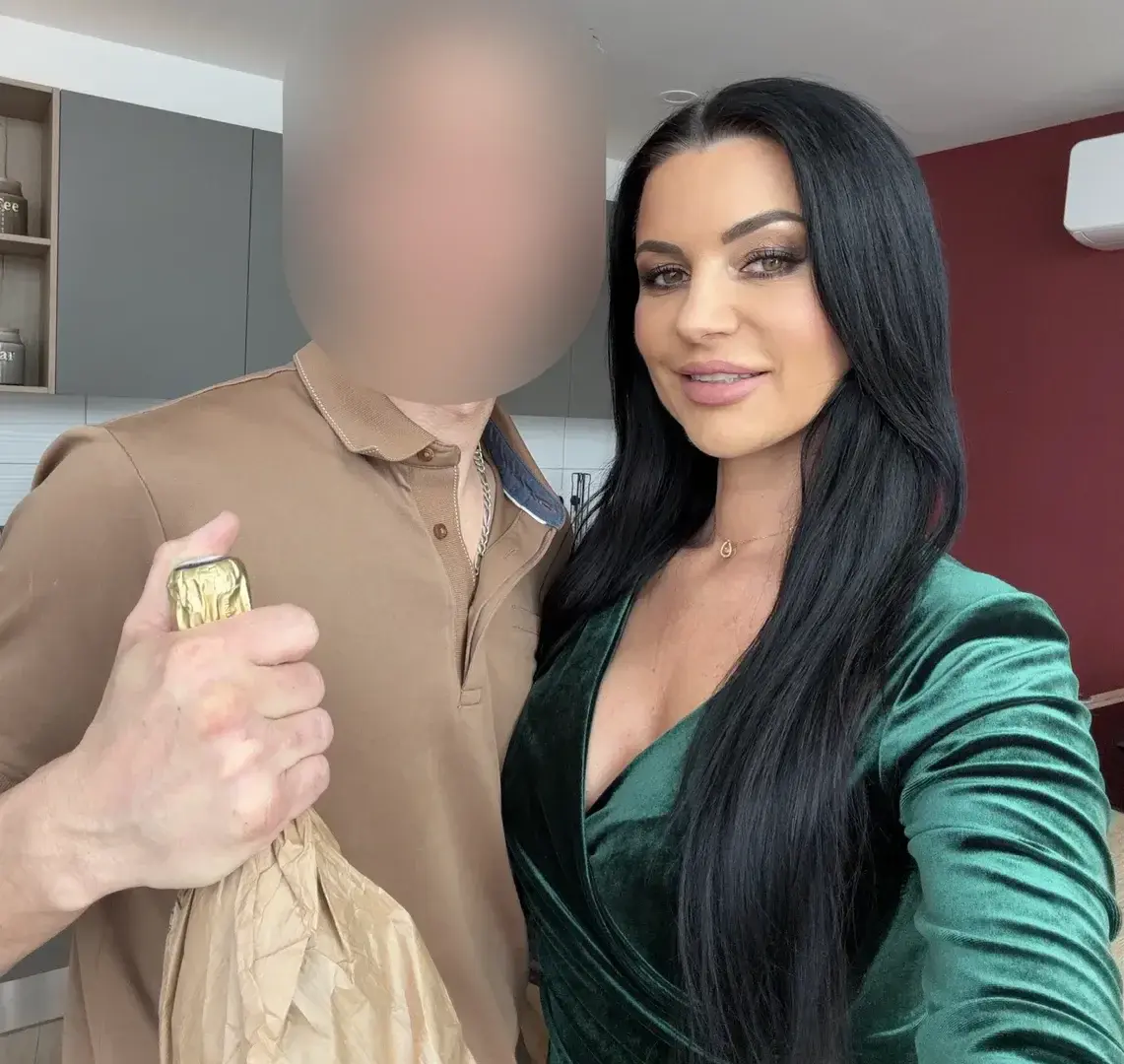 Leak & nude MYM — aniakinski : « MES VRAIES VIDÉOS LIBERTINES : CHARLES 🍆J'adore le champagne 🥂🍾Lorsqu'un producteur de champagne m'a contacté pour me faire découvrir son breuvage, je ne suis pas sure que nous parlions du même 😜💦Sa queue état tellement bonne que je lui ai demandé de me sodomiser pour jouir par le cul 🤭🔥🙏 » (MYM)