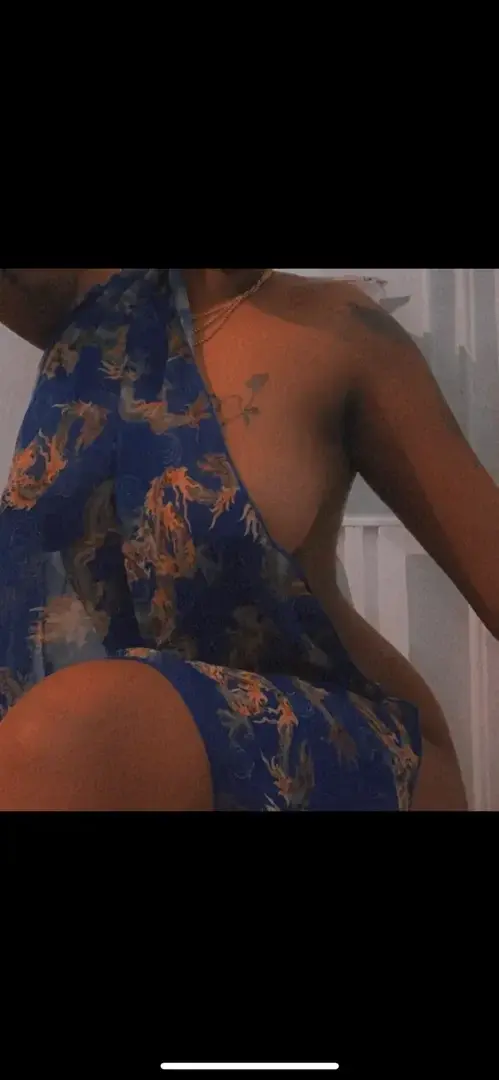 Leak public de Emeraude__lht — « 🥶🦋💙 » (nude) sur MYM