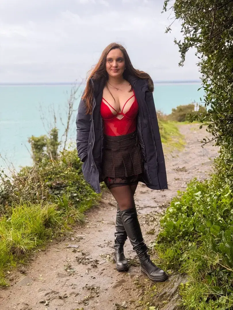 Leak public de Juju_labretonne — « Ma petite tenue du jour en bord de mer pour la saint Valentin !! Tu aimes ? 😉#SaintValentinMYM » (nude) sur MYM