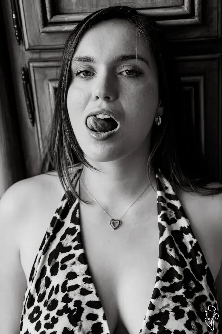 Leak & nude MYM — Juju_labretonne : « Tu sens comme je suis une petite gourmande là 😉 » (MYM)
