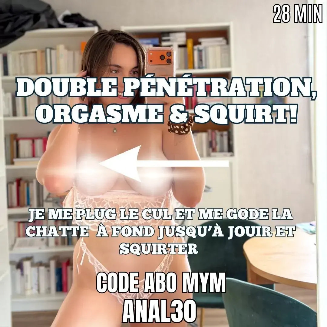 👉 CODE ANAL30 pour t'abonner 🎁✨DOUBLE PÉNÉTRATION, ORGASM & SQUIRT 💦✨ Je t'invite dans ma chambre pour passer un moment de plaisir intense avec moi ! Je te présente ma dernière petite lingerie très sexy avec un haut dont il suffit de relever la dentelle pour dévoiler une jolie transparence sur mes seins 😊✨ Après t'avoir bien montré mon joli cul et mes gros seins, j'écarte mon string pour caresser ma délicieuse petite chatte que je commence à doigter gentiment tout en m'insérant des doigts dans le cul 😋✨ Une fois bien chaude je commence à m'insérer de jolis jouets dans les fesses en continuant de me goder et de me branler avec un vibro jusqu'à l'orgasme plusieurs fois 😇 Et je finis par squirter partout 💦