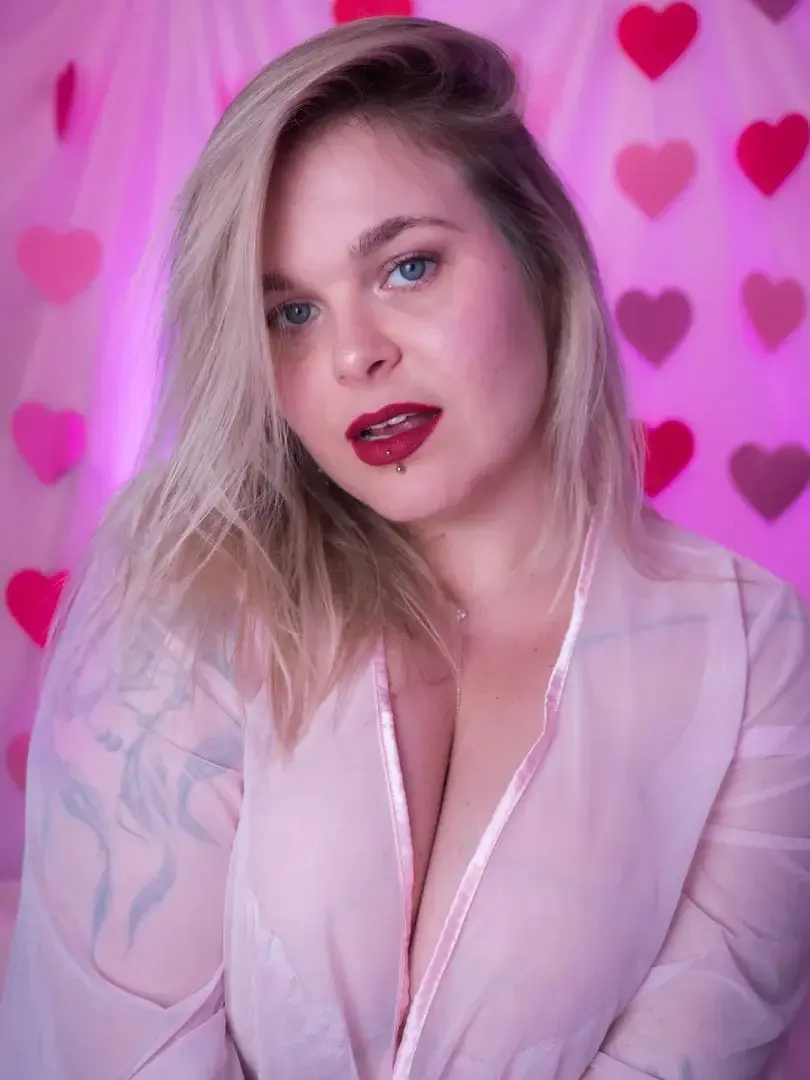 Code 👉🏻 CURVYJ’ai une surprise pour toi pour la St Valentin... je ne serais pas seule 👀💕#SaintValentinMYM
