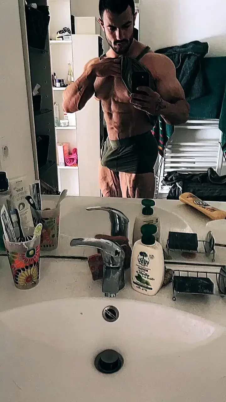 Leak & nude 5 — Heracles97
