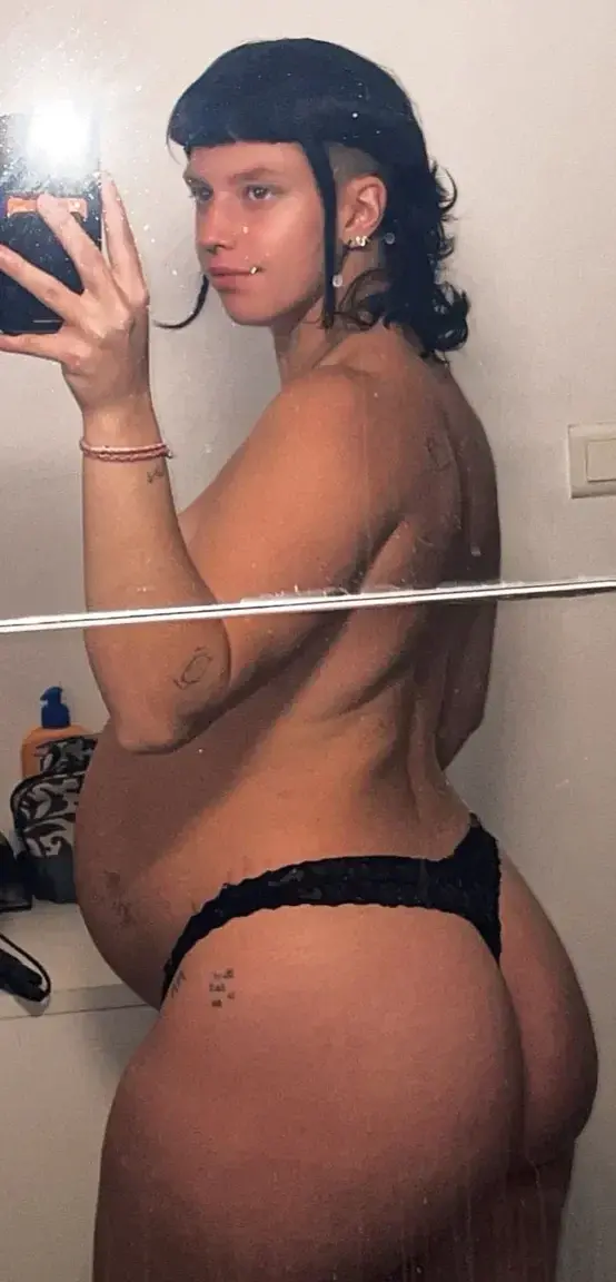 Leak & nude MYM — Bby_nana : « Je vous promet que 2026 sera notre année, je serais bien plus présente ❤️ pour l’instant, je profite de cette fin de grossesse et puis de ma vie de famille mais je ne vous oublie pas 🫶🫶 XOXO mes babys » (MYM)