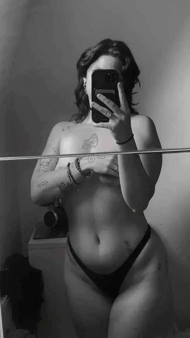 Leak & nude MYM — Bby_nana : « Jamais je ne retrouverai mon ancien corps, mais désormais je construis le corps d’une maman fière et toujours aussi chaude 🔥 » (MYM)