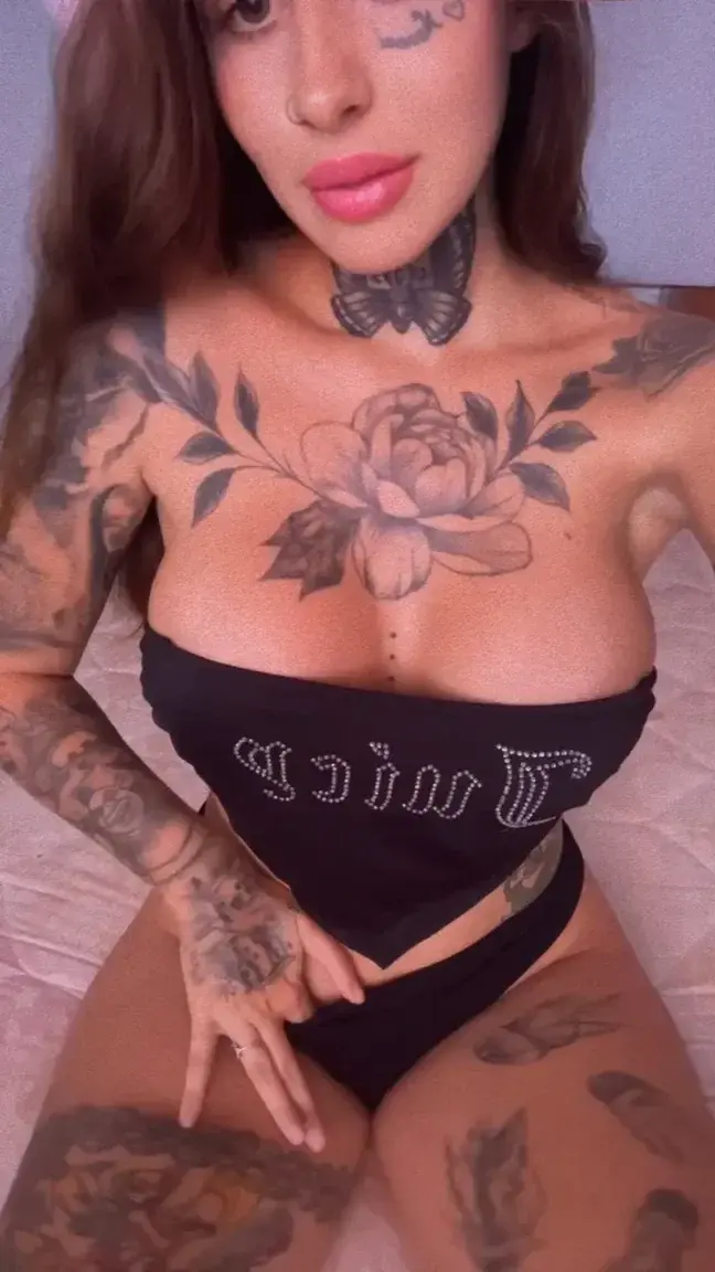 Leak & nude 5 — Loveboobs