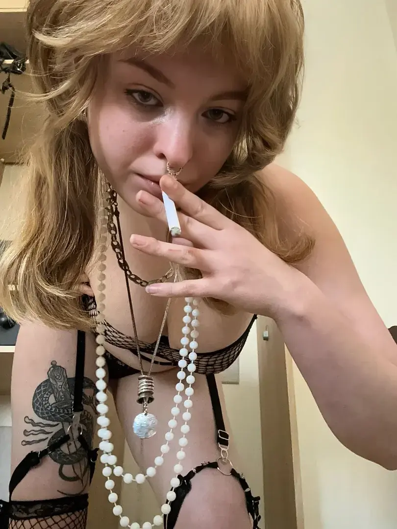 Leak & nude MYM — Foxalina : « Goûte moi » (MYM)