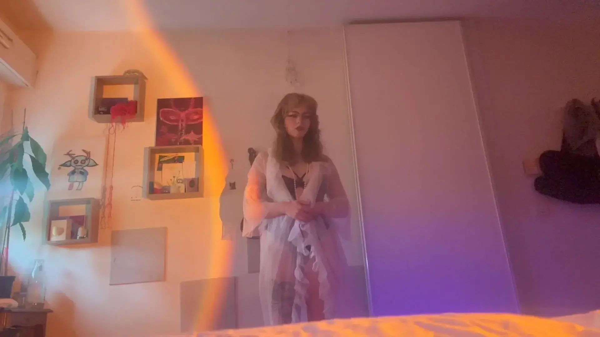 Leak & nude MYM — Foxalina : « « Plus t’auras mal mieux ce sera »Tu tombes dans les mains d’une adepte dans une secte de sorcières féministes qui condamne tous les hommes désobéissants à se faire pénétrer le cul avec diverses objets. Même si je te connais, je n’aurais pas beaucoup de pitié.. » (MYM)