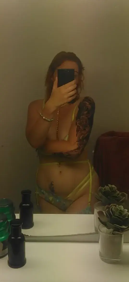 Toujours visible sur cam4 :) tous les soirs de 21h à 00hEt toujours très ouverte aux demandes de média privé