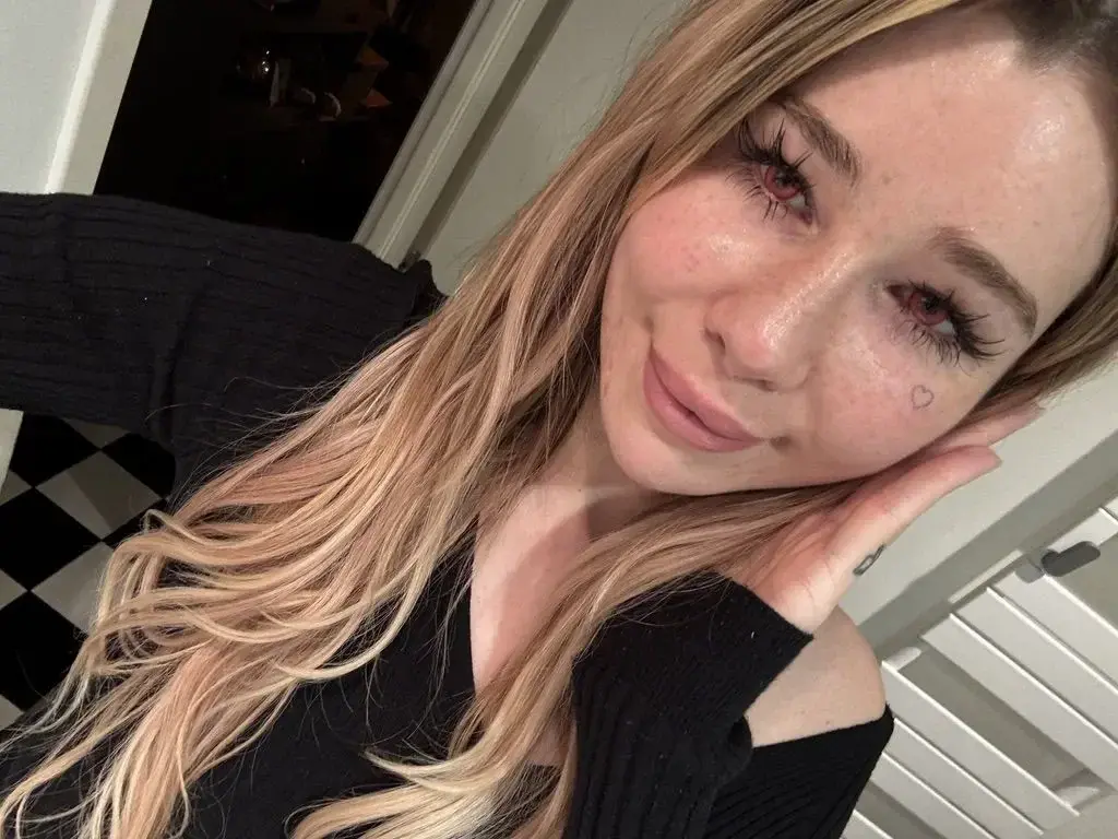 Leak & nude MYM — Bellehaze : « Si tu veux en voir plus... Ton abonnement à moins de 1€ avec le code : 2026 💕 » (MYM)