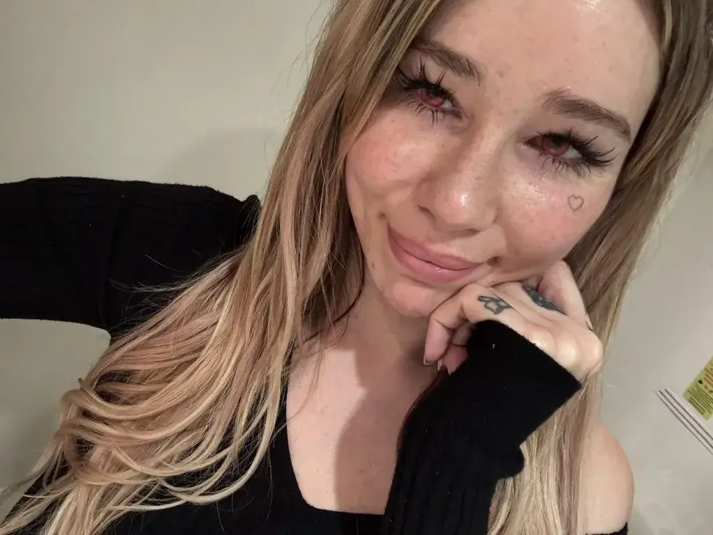 Leak & nude MYM — Bellehaze : « Si tu veux en voir plus... Ton abonnement à moins de 1€ avec le code : 2026 💕 » (MYM)