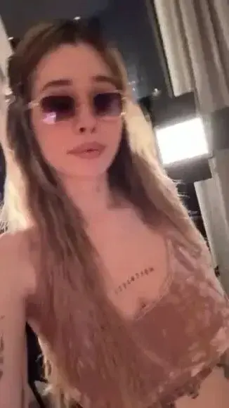 Si tu veux en voir plus... Ton abonnement à moins de 1€ avec le code : 2026 💕