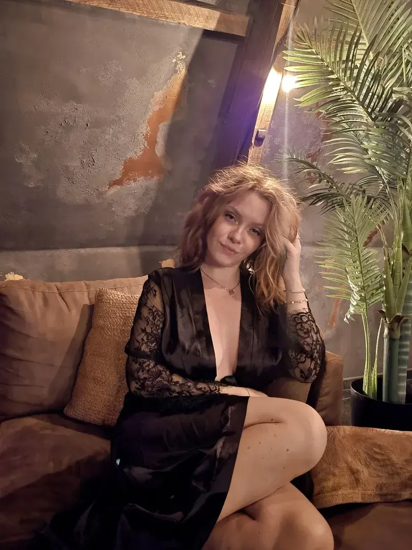 Leak public de Gindy — « Abo et renouvellement gratuit sans code 🥰Profites-en! » (nude) sur MYM