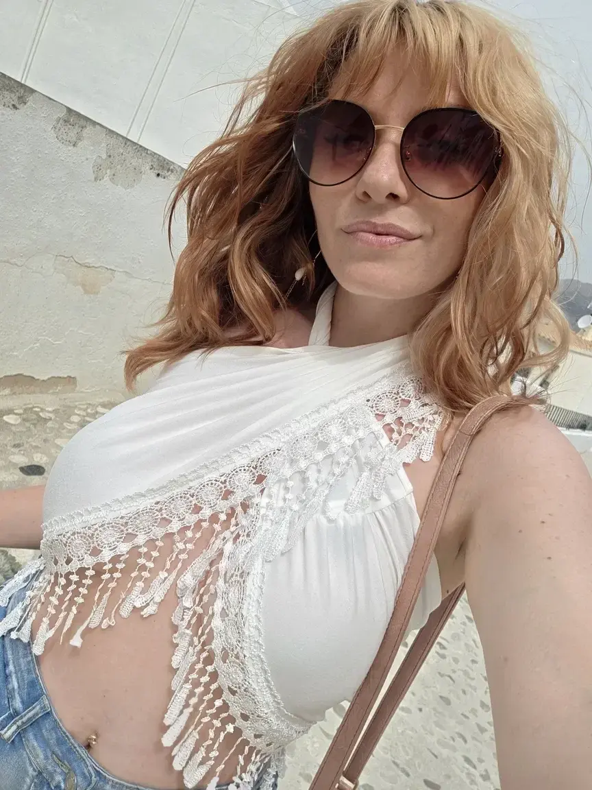 L'abo est gratuit. Viens m'écrire en privé si tu veux t'amuser avec moi🥵