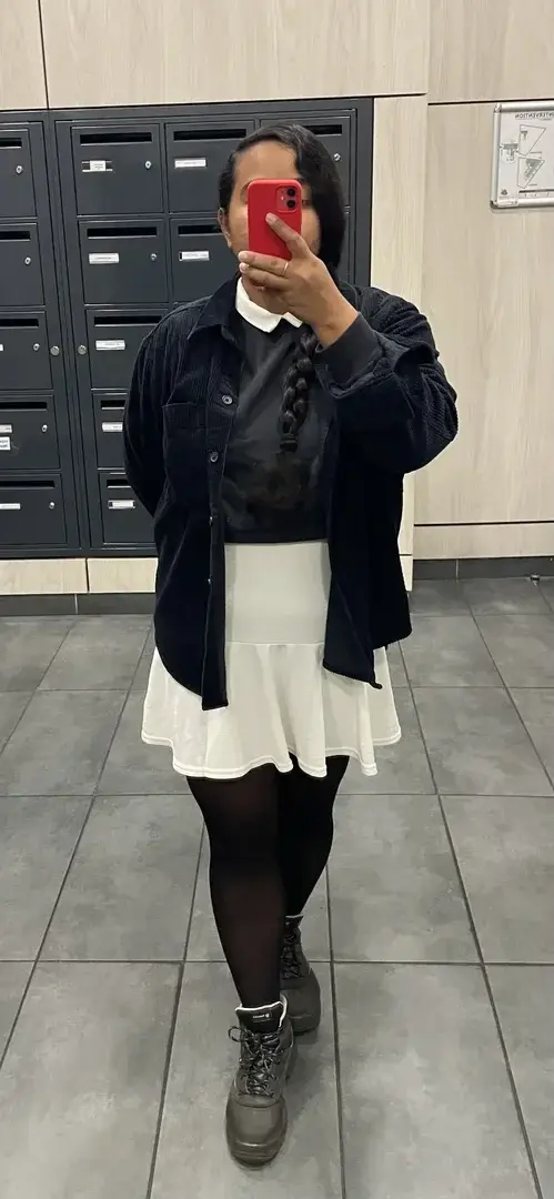 Un look un peu comme mercredi. J’avoue j’aime bien, pas vous?