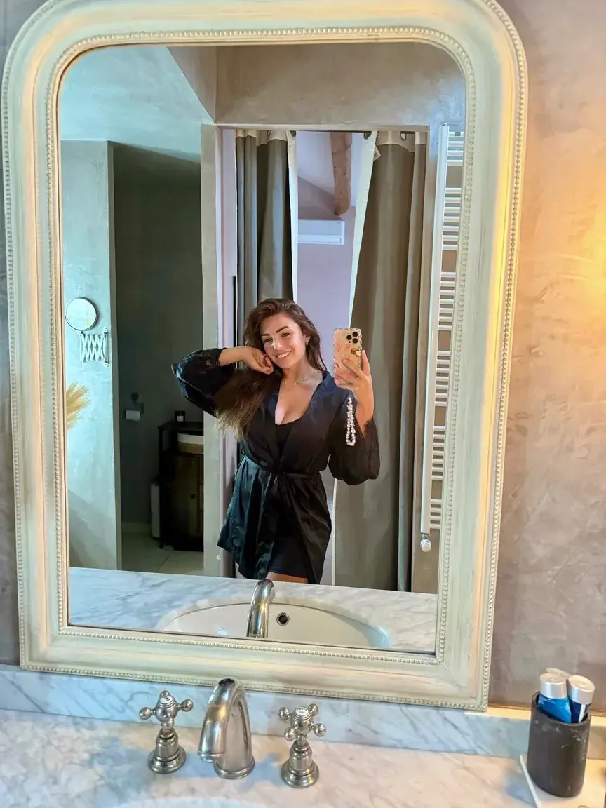 Leak & nude MYM — Melodymoodsecret : « 🌓#bunette #sud #sexy » (MYM)
