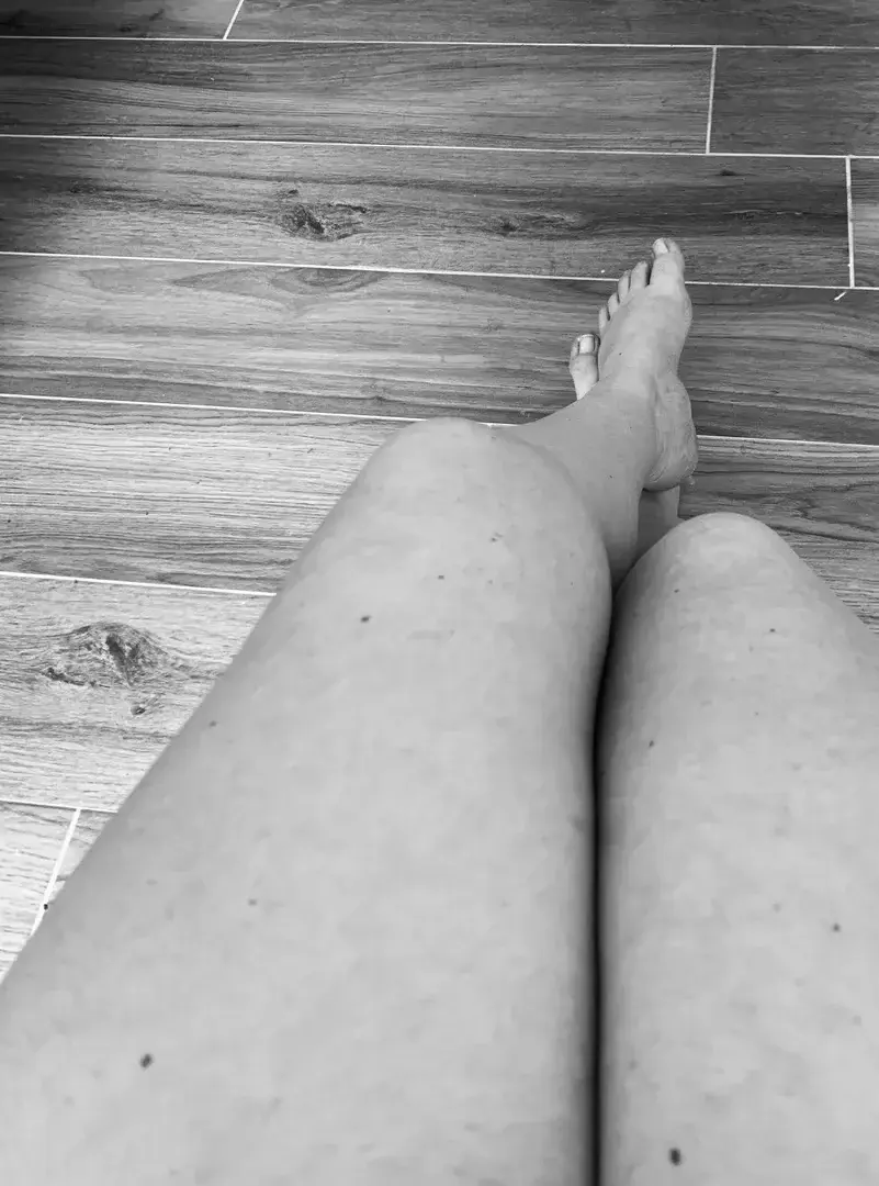 Leak & nude 1 — Petit-pieds