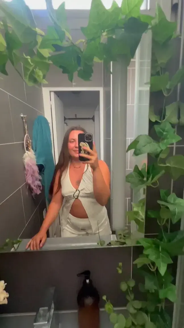 Leak & nude MYM — justineangela : « Je vais faire kiffer un pote ce soir !💕💕💕 » (MYM)
