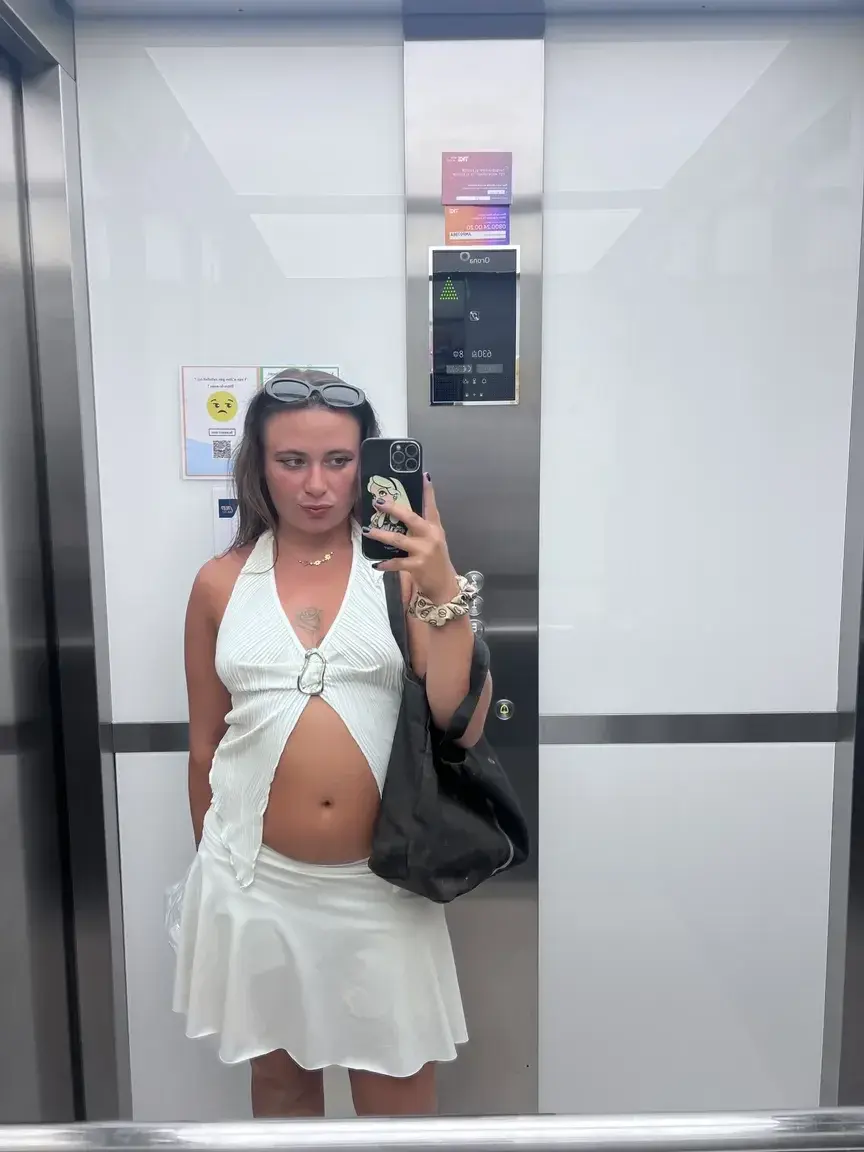 Leak & nude MYM — justineangela : « Le faire dans l’ascenseur avec toi olala je veux » (MYM)