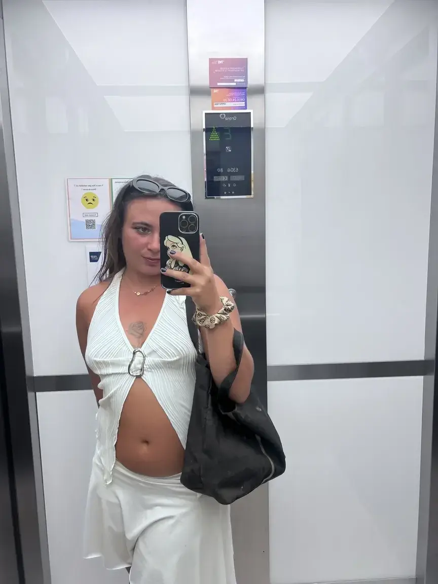 Leak & nude MYM — justineangela : « Imagine on le fait dans l’ascenseur toi et moi » (MYM)