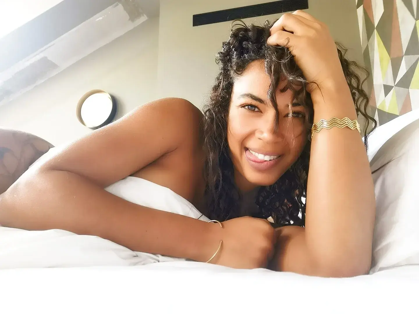 Leak public de Lita_ola — « Tu me rejoins ? Il y a de la place pour 2... voir 3 😜 » (nude) sur MYM